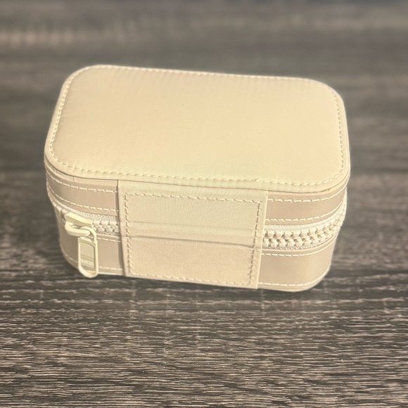 Dagne Dover Small Frankie Jewelry case in color Moonbeam - Picture 3 of 5